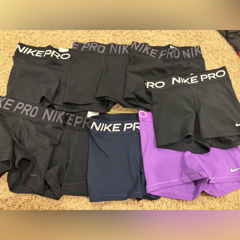 Nike Pro Lot- all women’s medium 8 pairs